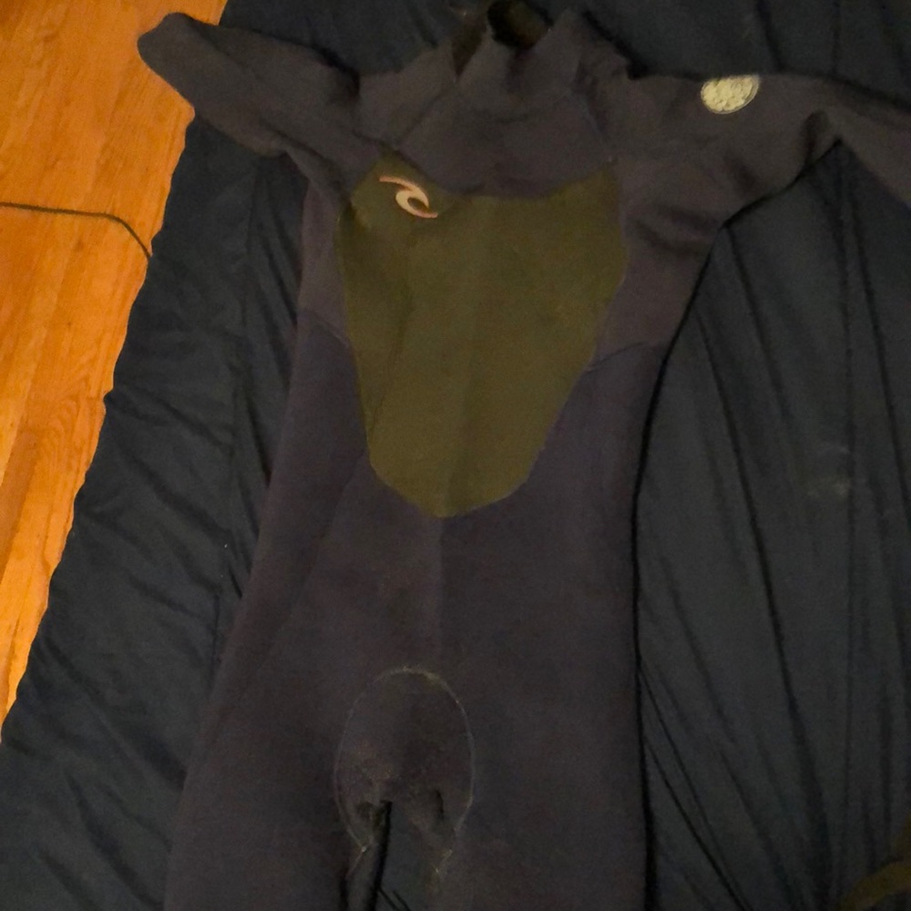 Wetsuit - ripcurl (see attached receipt)